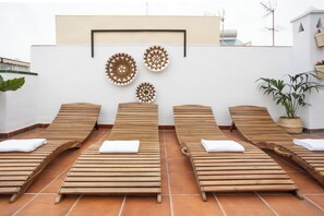Economy-Dreibettzimmer | Terrasse/Patio