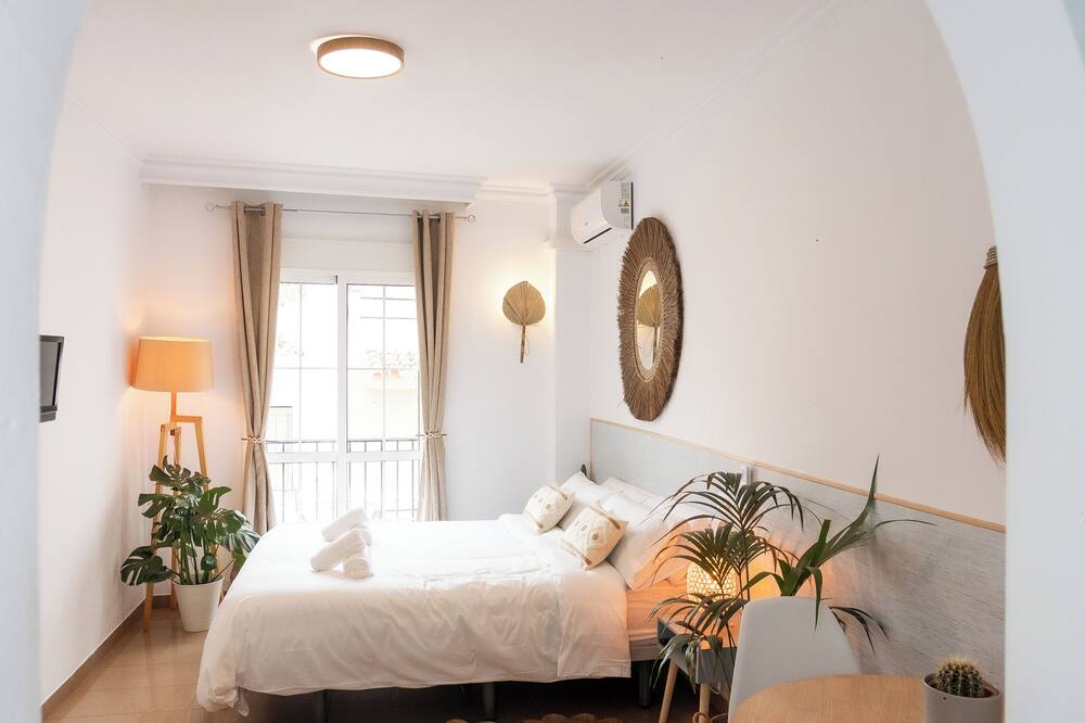 Naim Guest House Nerja