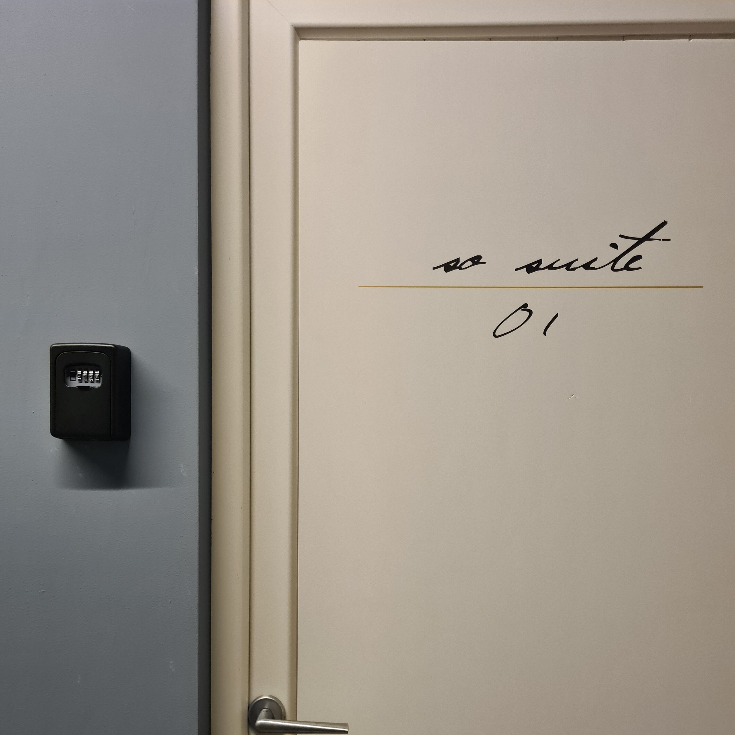 A door with a handwritten sign that reads "so suite 01".