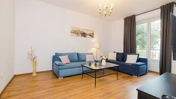 1 bedroom, blackout drapes, iron/ironing board, free WiFi