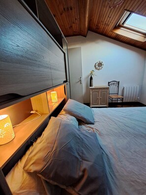 3 chambres, fer et planche à repasser, Wi-Fi gratuit, draps fournis