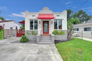 House | Exterior detail