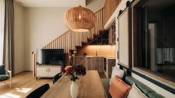 Apartment Steghorn, balcony, mountain view | Cuisine privée