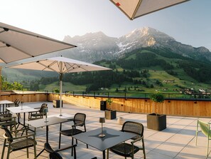 Terrace/patio - KURVE Apartments & Lounge (Adelboden)