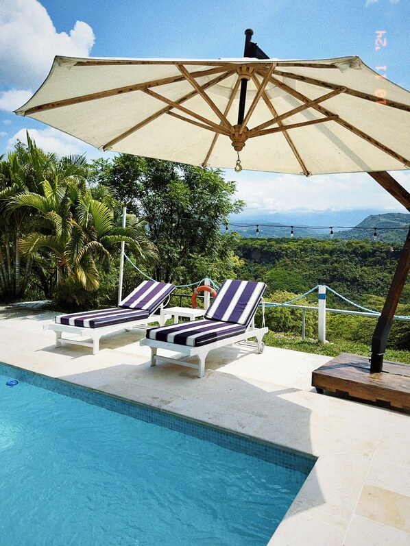 Kolam renang outdoor