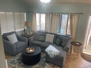 Smart TV, books - Cozy Beach Bungalow with Beach Chair Service and Golf Cart Included (Panama City)