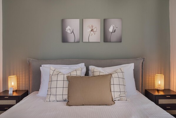 Apartamento de lujo, vistas a la ciudad | 1 dormitorio, cortinas opacas, tabla de planchar con plancha