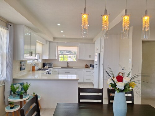 73 Fairway Gardens Cozy 2-bedroom apartment in lovely Rendezvous with AC, WiFi