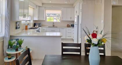 73 Fairway Gardens Cozy 2-bedroom apartment in lovely Rendezvous with AC, WiFi