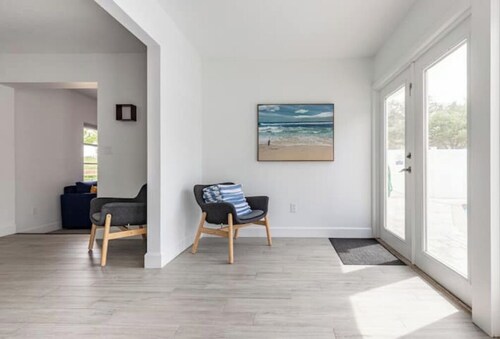 5Min from BEACH 3 Bedrooms+2 Baths Home with POOL