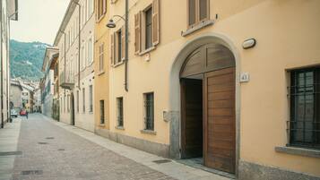 Apartment | 2 bedrooms, premium bedding, down comforters, iron/ironing board