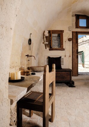 Enotrian Dwelling 9 | Down comforters, individually decorated, individually furnished, desk - Moyseion Matera - Adults Only (Matera)