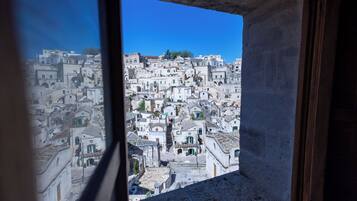 Magna Graecia Dwelling 17 - with view of the Sassi | Vista dalla camera