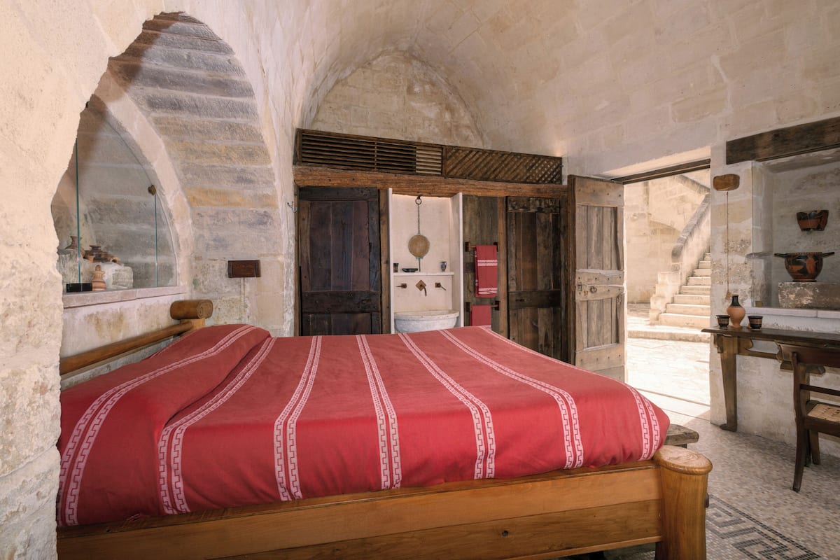 Magna Graecia Dwelling 13 - with view of the Sassi