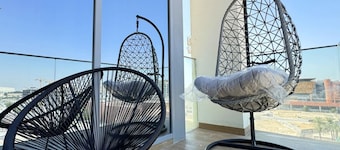 Oasis Grove: Stylish 2BR Retreat in Masdar City