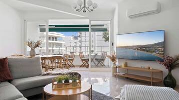 Een smart-tv en een kantoor