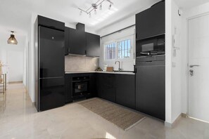 Kjøleskap, mikrobølgeovn, ovn og kokeplater