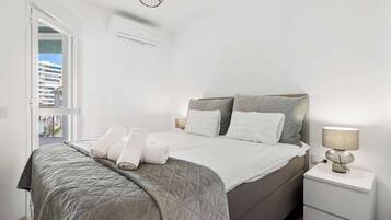 3 slaapkamers, een strijkplank/strijkijzer, reisbedje, gratis wifi