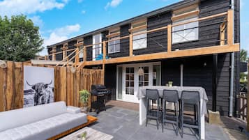 House | Outdoor dining