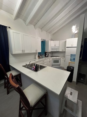 Mikrowelle, Ofen, Herdplatte, Geschirrspüler