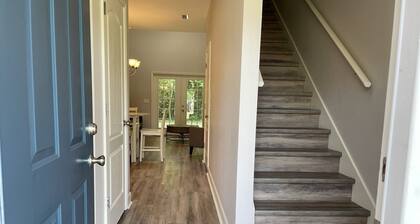 Townhouse close to Medical Centers with Garage