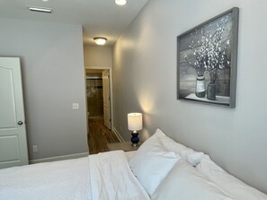 3 bedrooms, desk, iron/ironing board, free WiFi