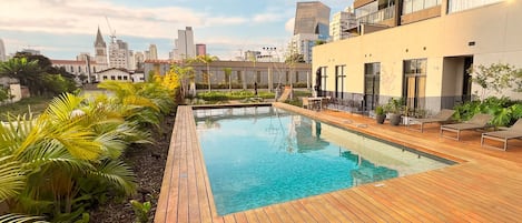 2 outdoor pools