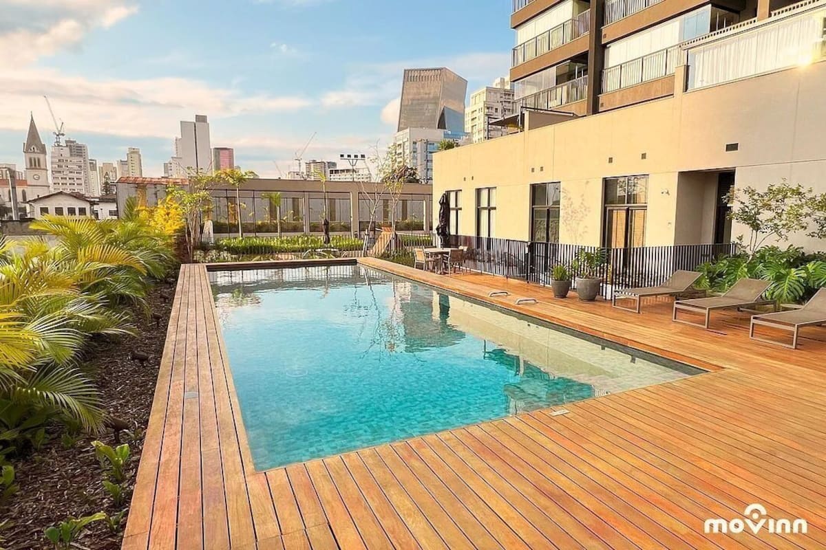 2 outdoor pools