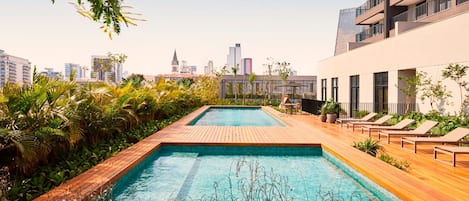2 outdoor pools