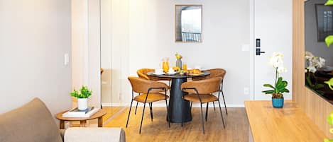 Basic Apartment | Dining room