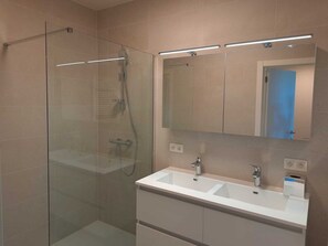 Bathroom - Modern Apartment in Oostende With Terrace (Ostend)