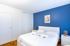 3 bedrooms, desk, iron/ironing board, WiFi
