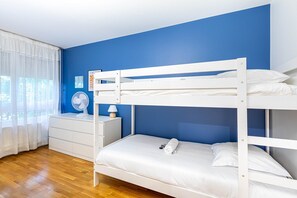 3 bedrooms, desk, iron/ironing board, WiFi