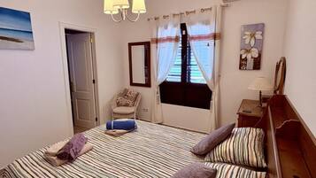 3 bedrooms, in-room safe, iron/ironing board, travel crib