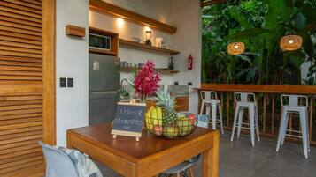 Réfrigérateur, cafetiÚre/bouilloire