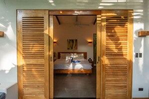 Bureau, fer et planche à repasser, Wi-Fi, draps fournis