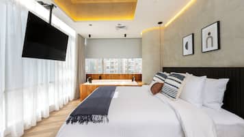 1 Schlafzimmer, Zimmersafe, Schreibtisch, Bügeleisen/Bügelbrett