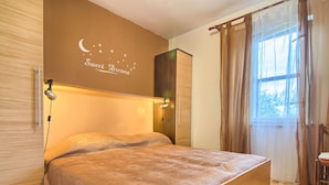 2 habitaciones, muebles diferentes y ropa de cama 
