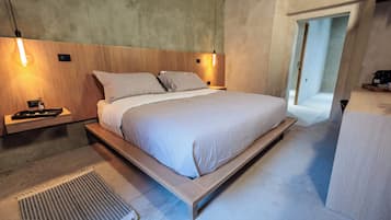 Suite junior, balcón, vista a la ciudad | 1 habitación, caja de seguridad en la habitación y wifi gratis