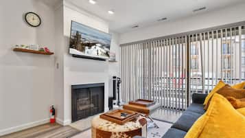 Condo | Living area | Flat-screen TV