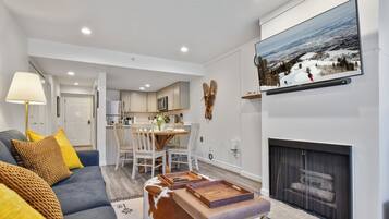 Condo | Living area | Flat-screen TV