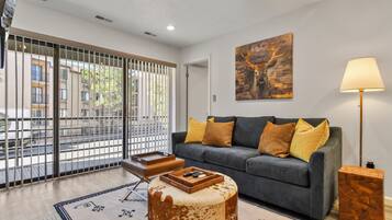 Condo | Área de estar | TV de tela plana