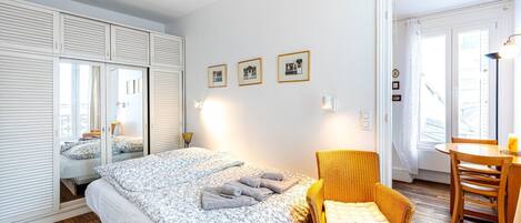 1 bedroom, desk, iron/ironing board, WiFi