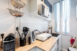 Fridge, microwave, coffee/tea maker, toaster - GuestReady - Chic and practical stay in the 13th (Paris 13 Gobelins)