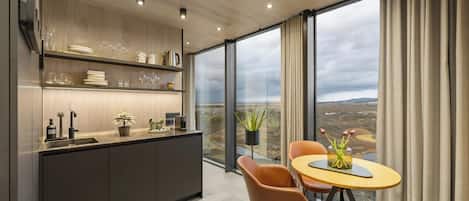 Family Cabin, Mountain View (Geysir) | Dining room