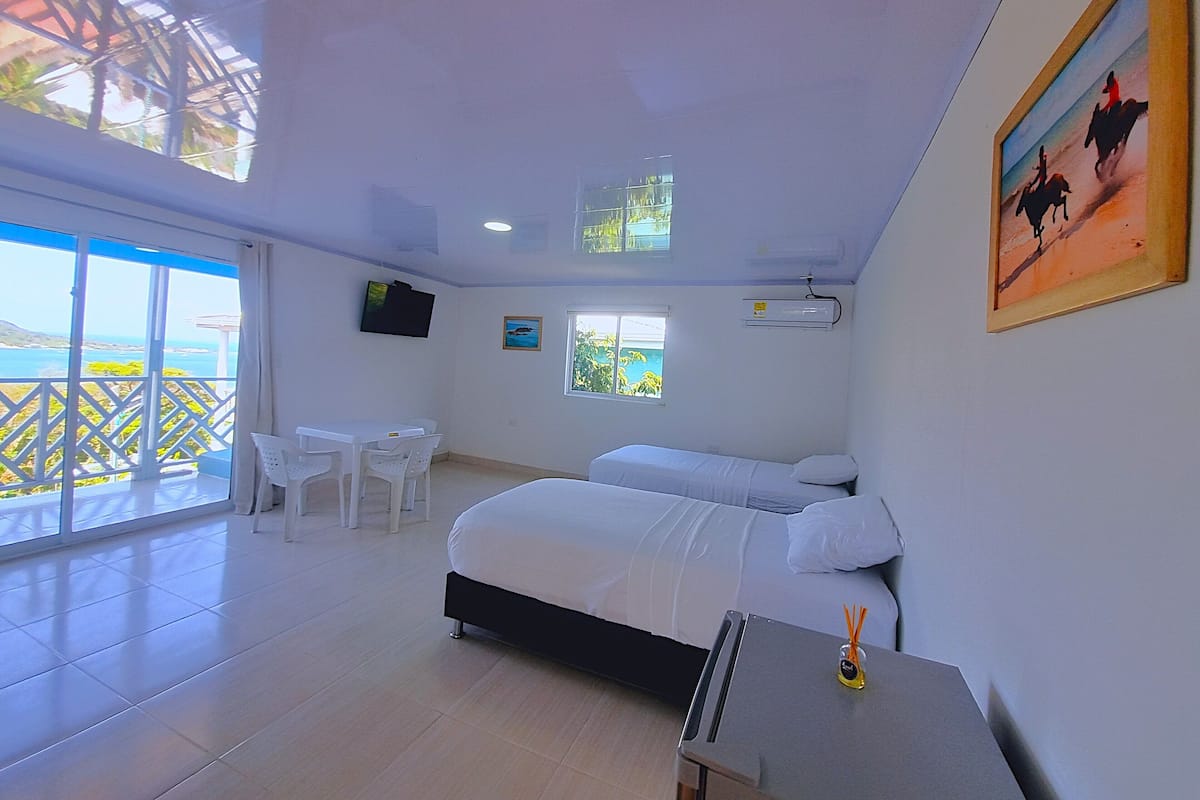 Chambre Double Confort, balcon, vue baie | 1 chambre, Wi-Fi gratuit