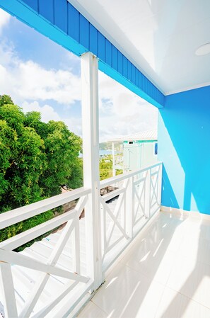 Comfort-ullakkohuoneisto, parveke, näköala lahdelle | Parveke