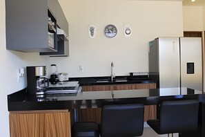 Frigorifero, microonde, forno, macchina per tè/caffè