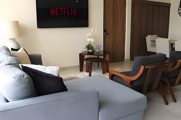 TV - 3BR Family • 15 min from the Beach + Pool (Mezcales)