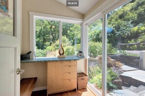 Interior - Bright and quiet 2-bed home next to the Point Reyes National Seashore. (Inverness)